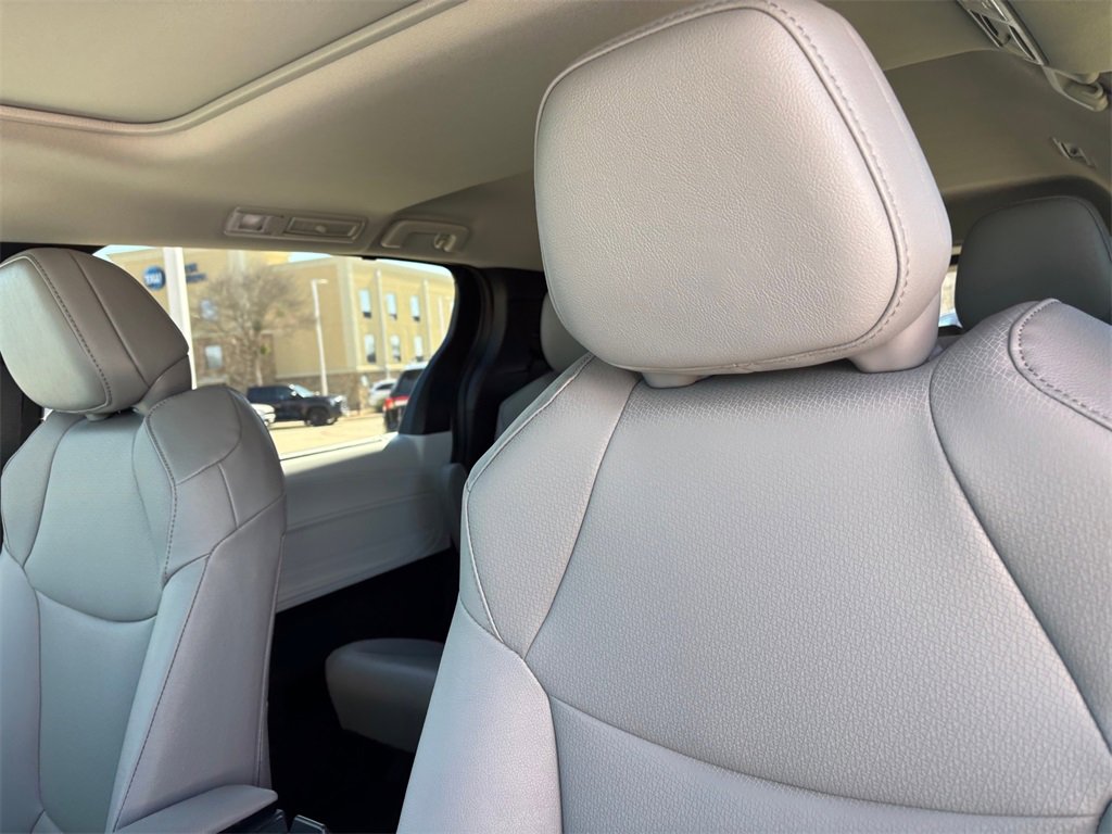 New 2026 Toyota Sienna XLE image 11