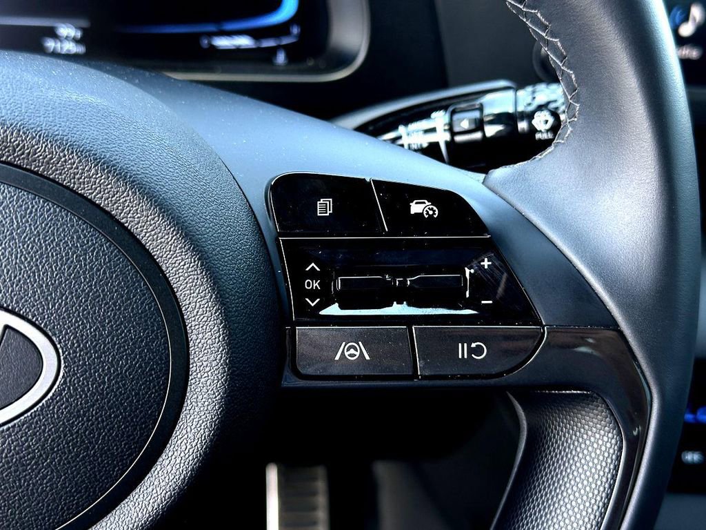 Used 2025 Hyundai Elantra Sport image 19