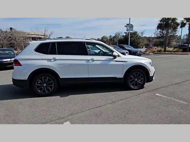 Used 2023 Volkswagen Tiguan SE w/ Panoramic Sunroof Package FWD image 26
