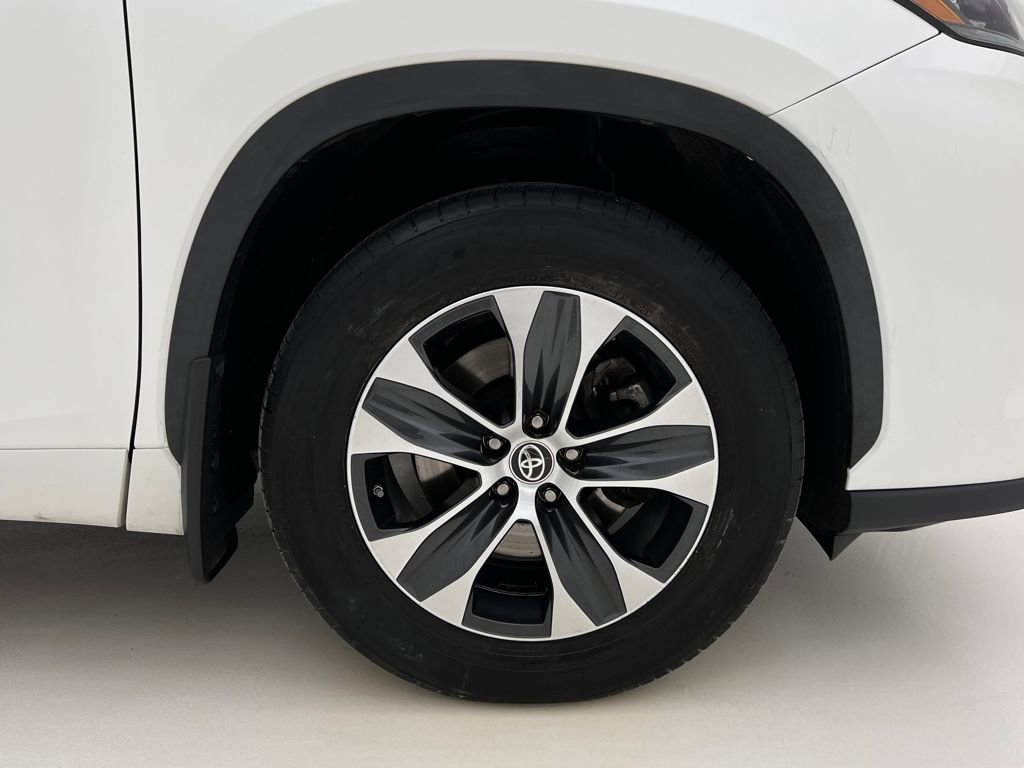 Used 2020 Toyota Highlander XLE image 27