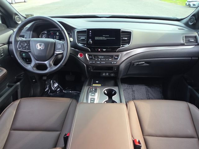 Certified 2025 Honda Passport EX-L image 18