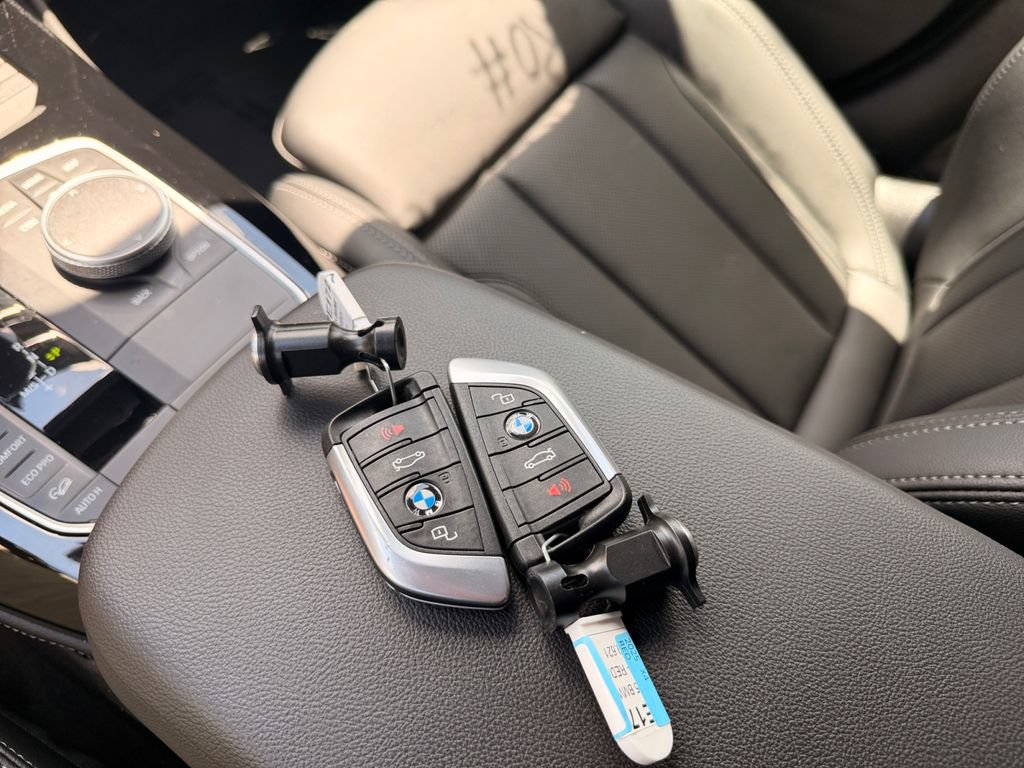 Used 2025 BMW X4 xDrive30i AWD/4WD image 36
