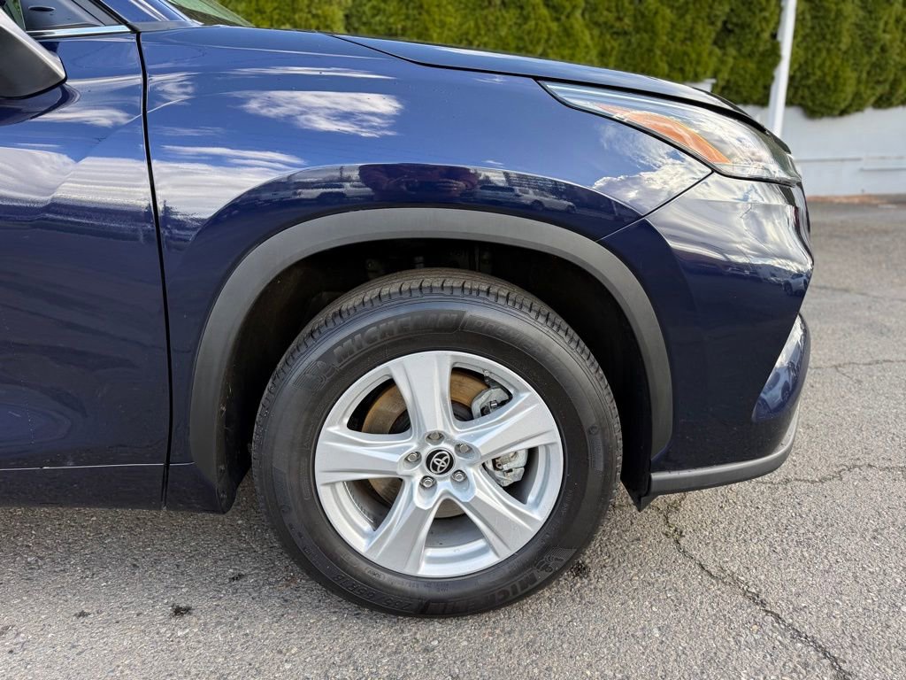 Certified 2025 Toyota Highlander LE image 12