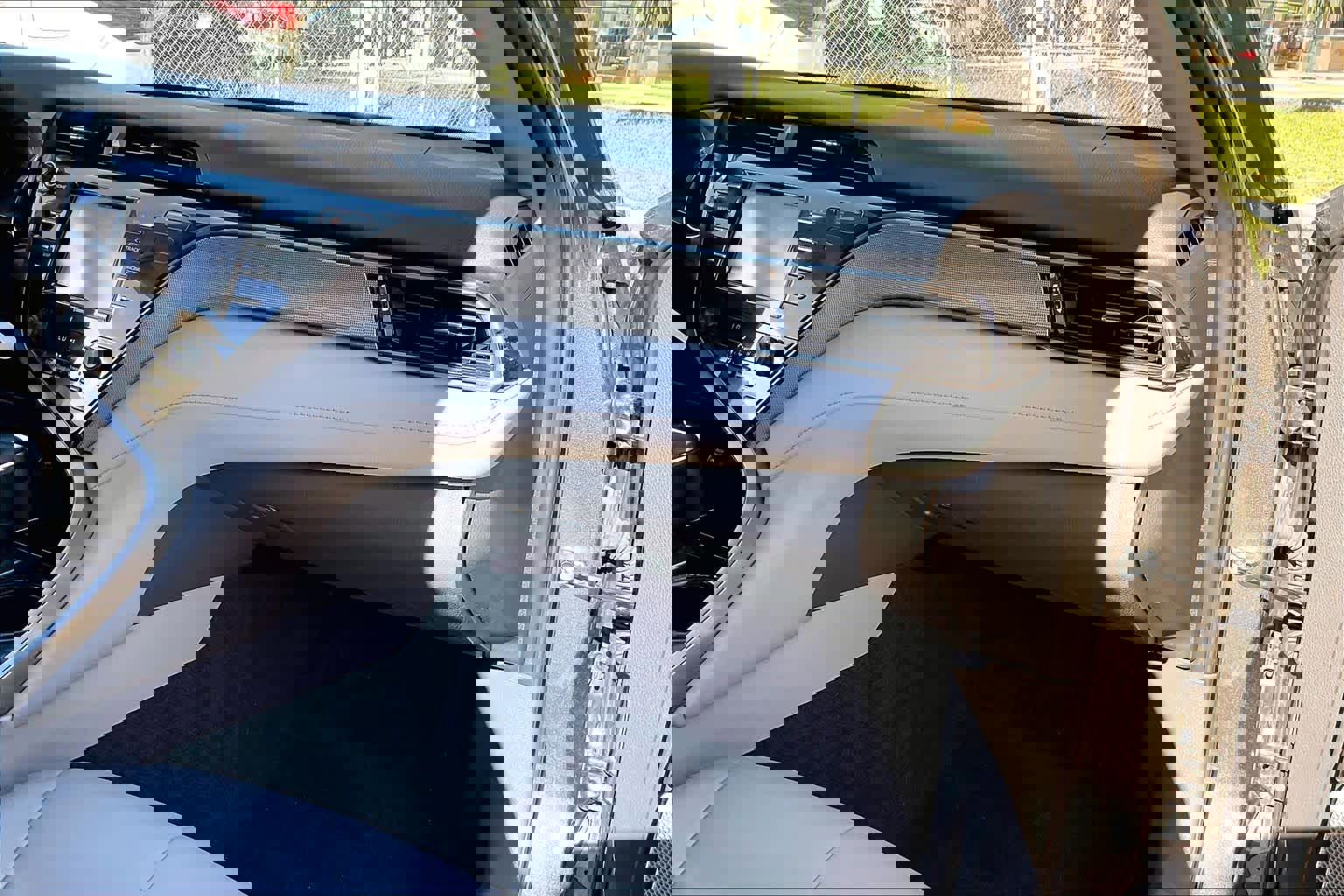 Used 2020 Toyota Camry SE image 16