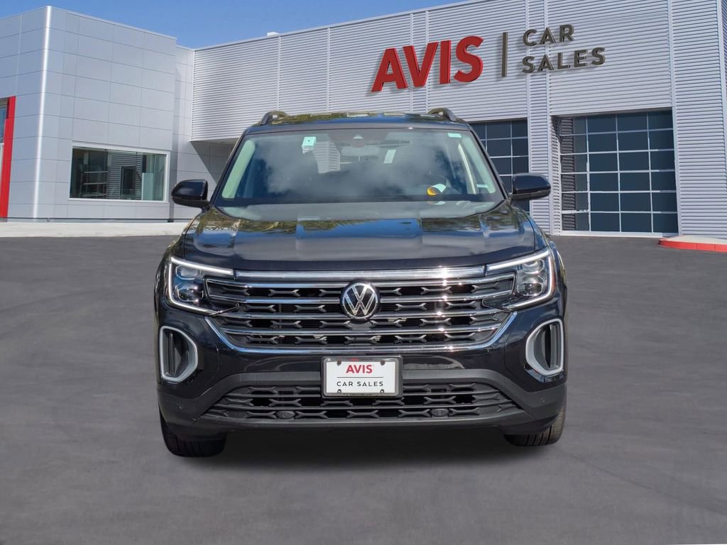 Used 2025 Volkswagen Atlas SE image 2