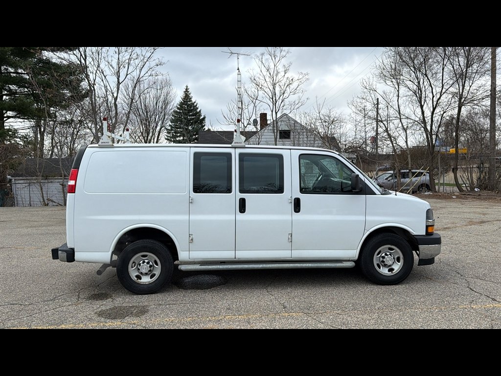 Used 2018 Chevrolet Express 2500 w/ Driver Convenience Package RWD image 6