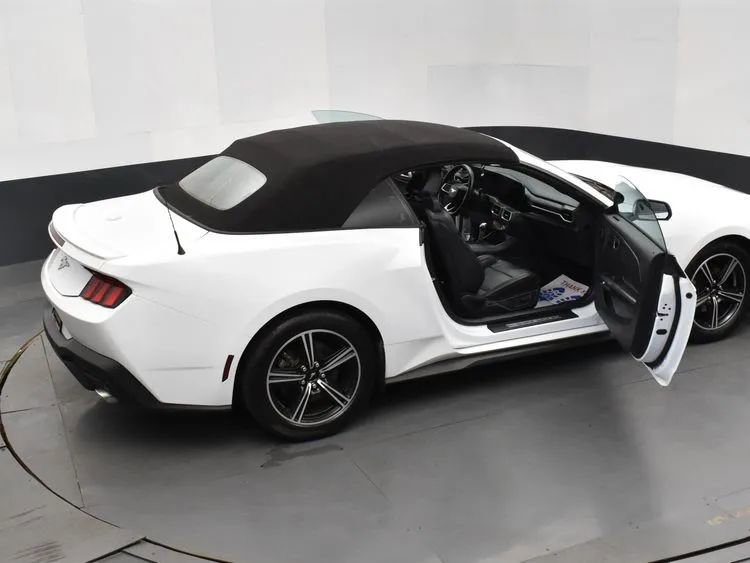 Used 2025 Ford Mustang Premium RWD image 6