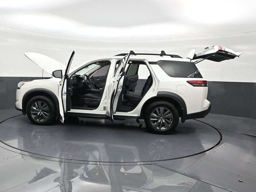 Used 2022 Nissan Pathfinder SV image 34