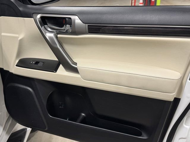 Used 2023 Lexus GX 460 Premium w/ Premium Package image 12
