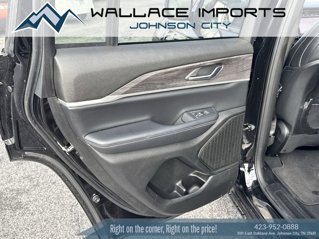 Used 2024 Jeep Grand Cherokee Limited AWD/4WD image 35