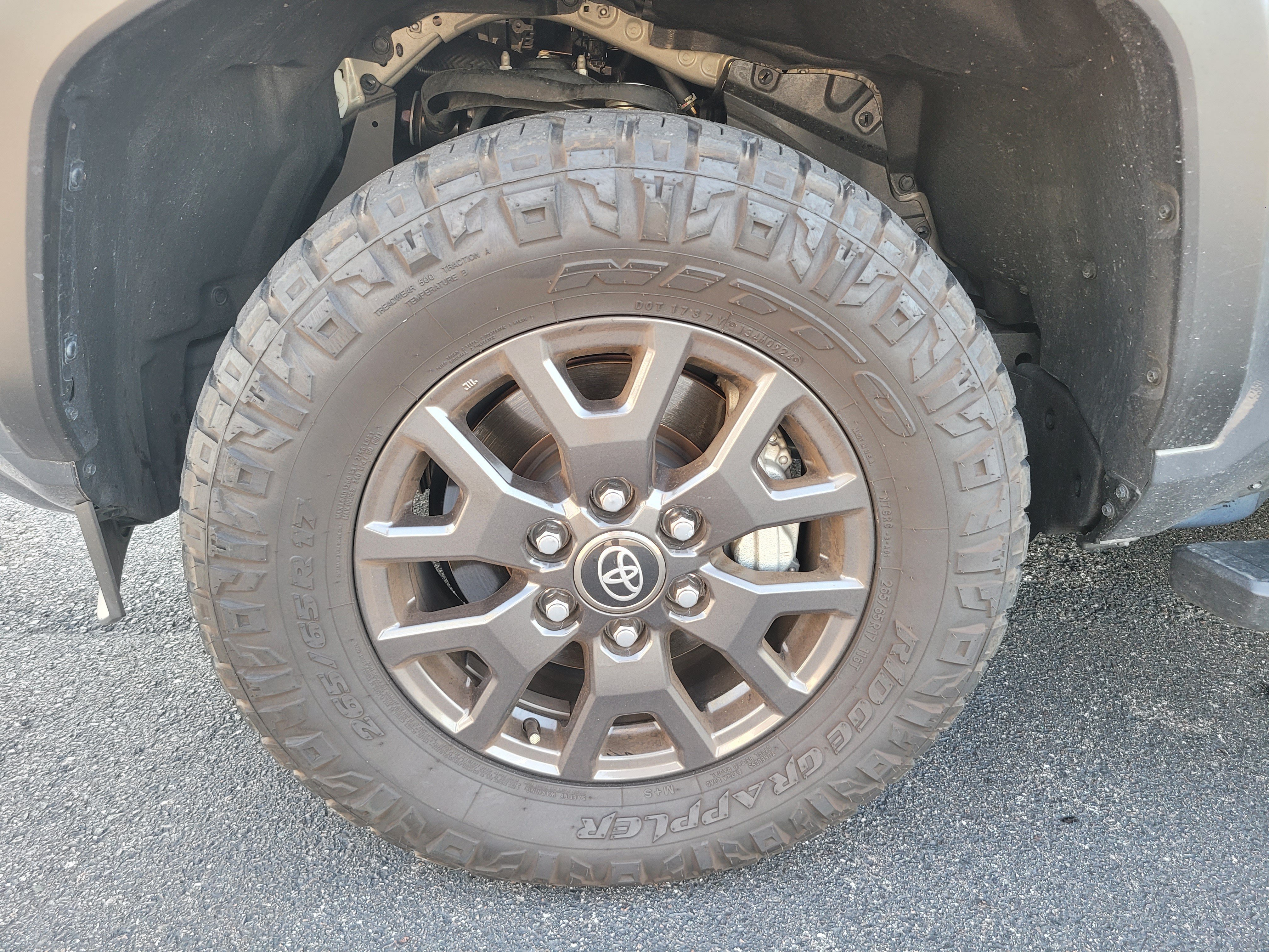 Used 2025 Toyota 4Runner SR5 RWD image 9