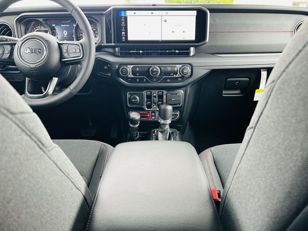 New 2025 Jeep Gladiator Rubicon image 22