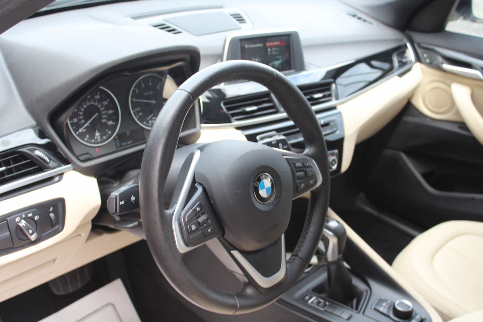 Used 2018 BMW X1 sDrive28i FWD image 16