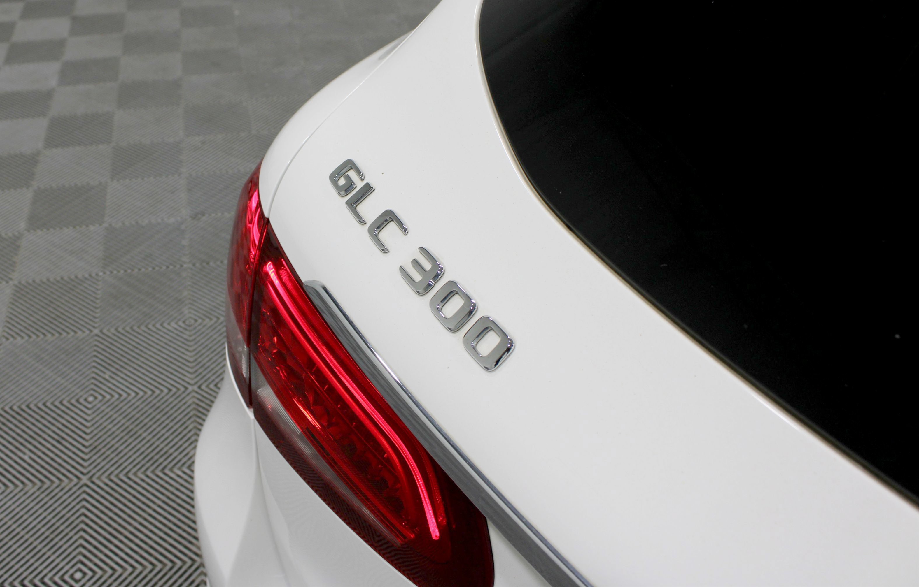 Used 2019 Mercedes-Benz GLC 300 4MATIC image 29