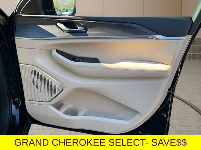 New 2025 Jeep Grand Cherokee Limited w/ Black Appearance Package image 34