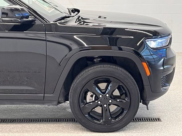Used 2025 Jeep Grand Cherokee L Altitude AWD/4WD image 5