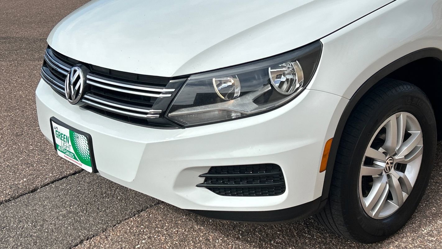 Used 2017 Volkswagen Tiguan S image 16