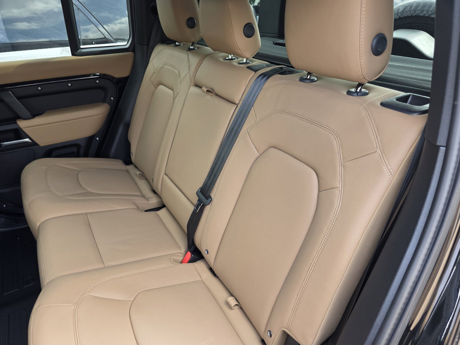 New 2026 Land Rover Defender 110 X-Dynamic SE AWD/4WD image 14