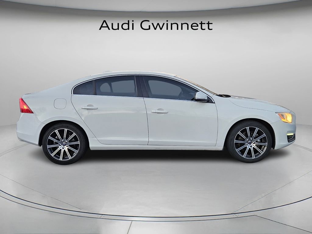 Used 2017 Volvo S60 T5 Inscription image 4