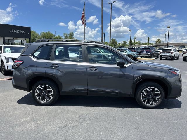 Used 2025 Subaru Forester AWD/4WD image 4