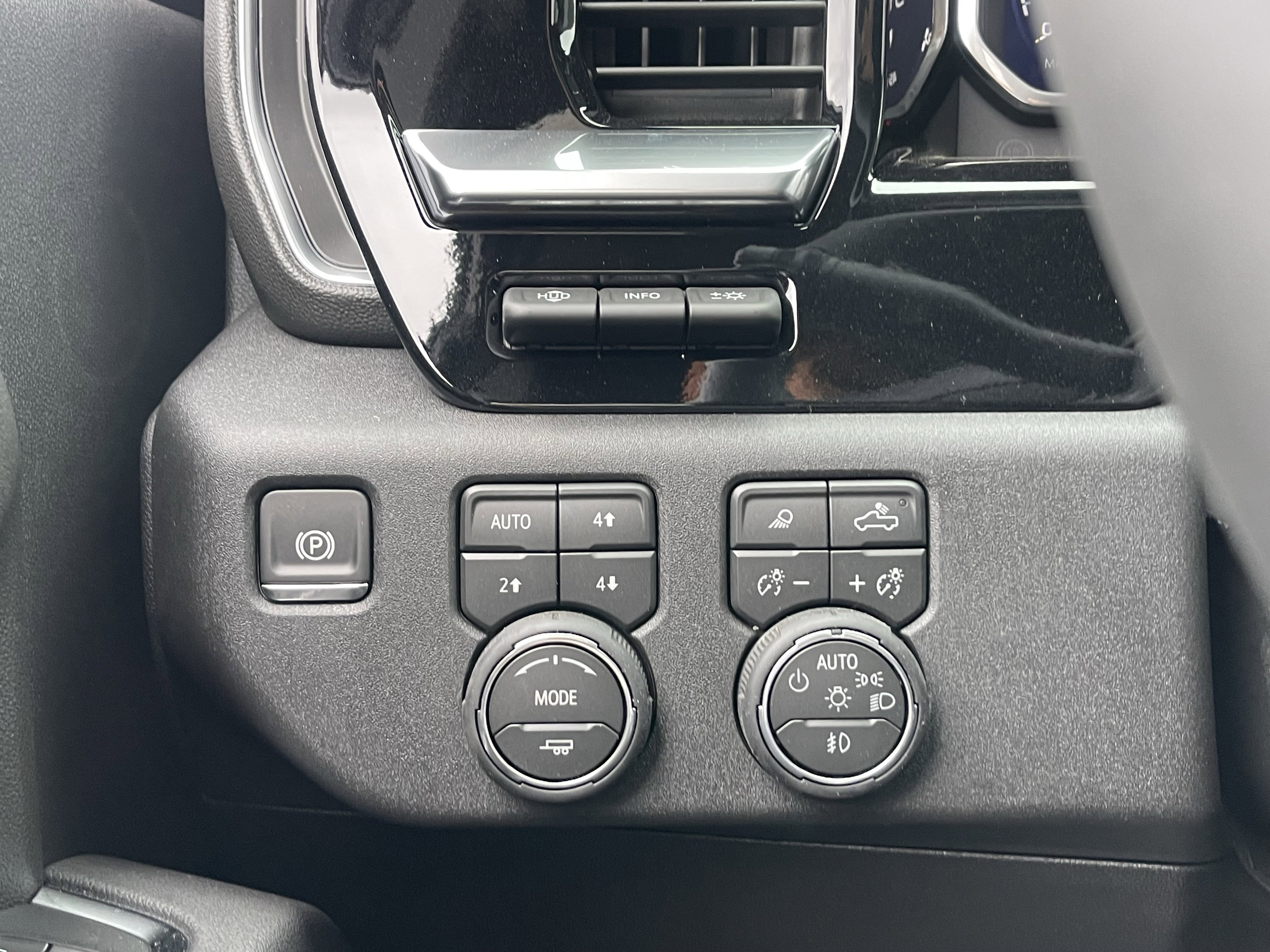 New 2026 Chevrolet Silverado 2500 LTZ w/ LTZ Premium Package image 33