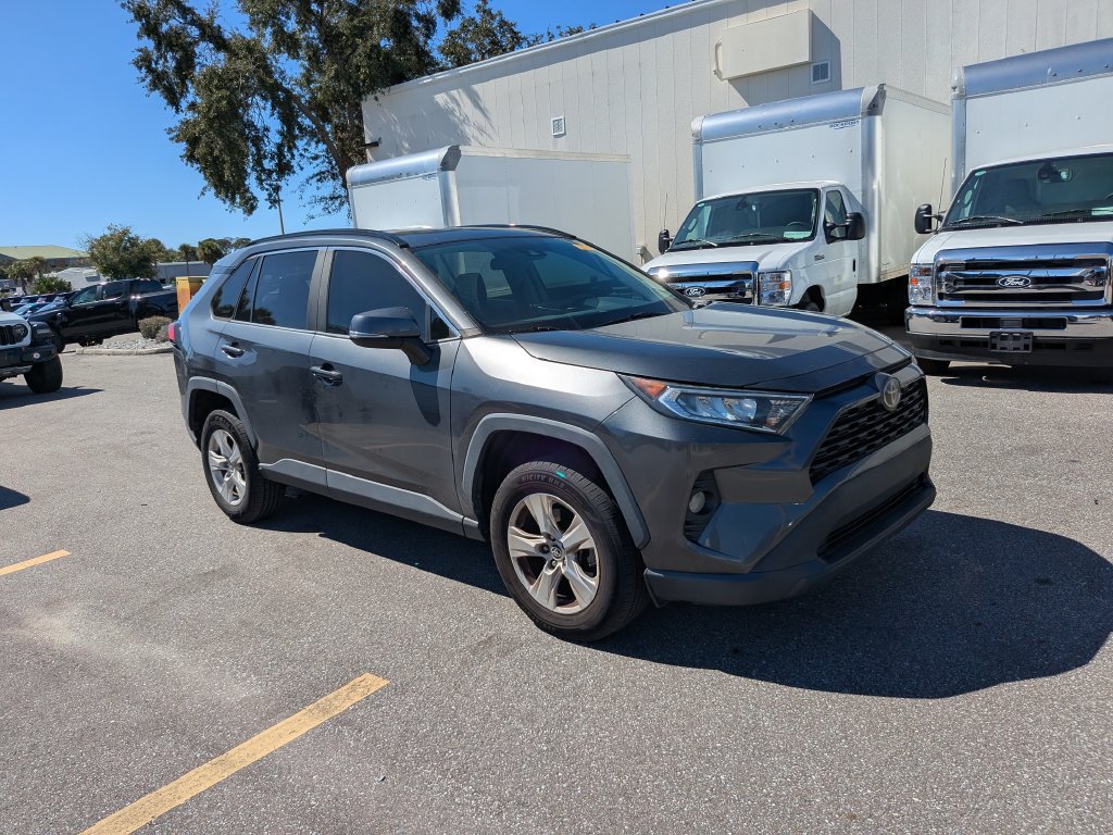 Used 2021 Toyota RAV4 XLE w/ Convenience Package FWD image 2