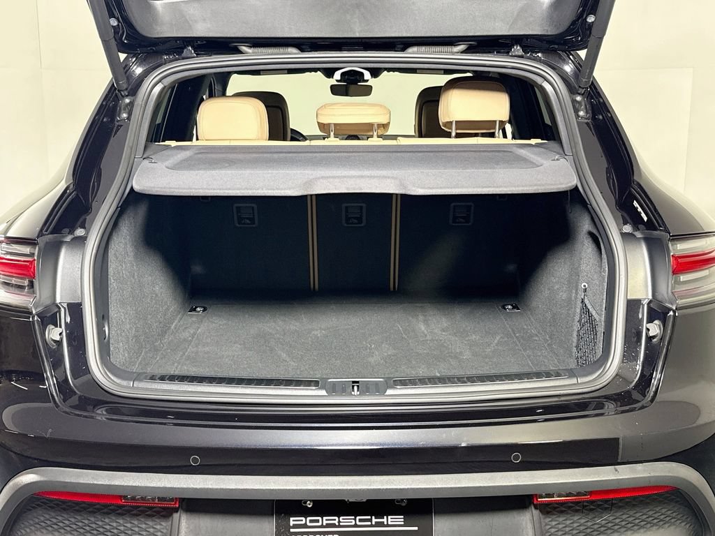 Certified 2024 Porsche Macan AWD/4WD image 26