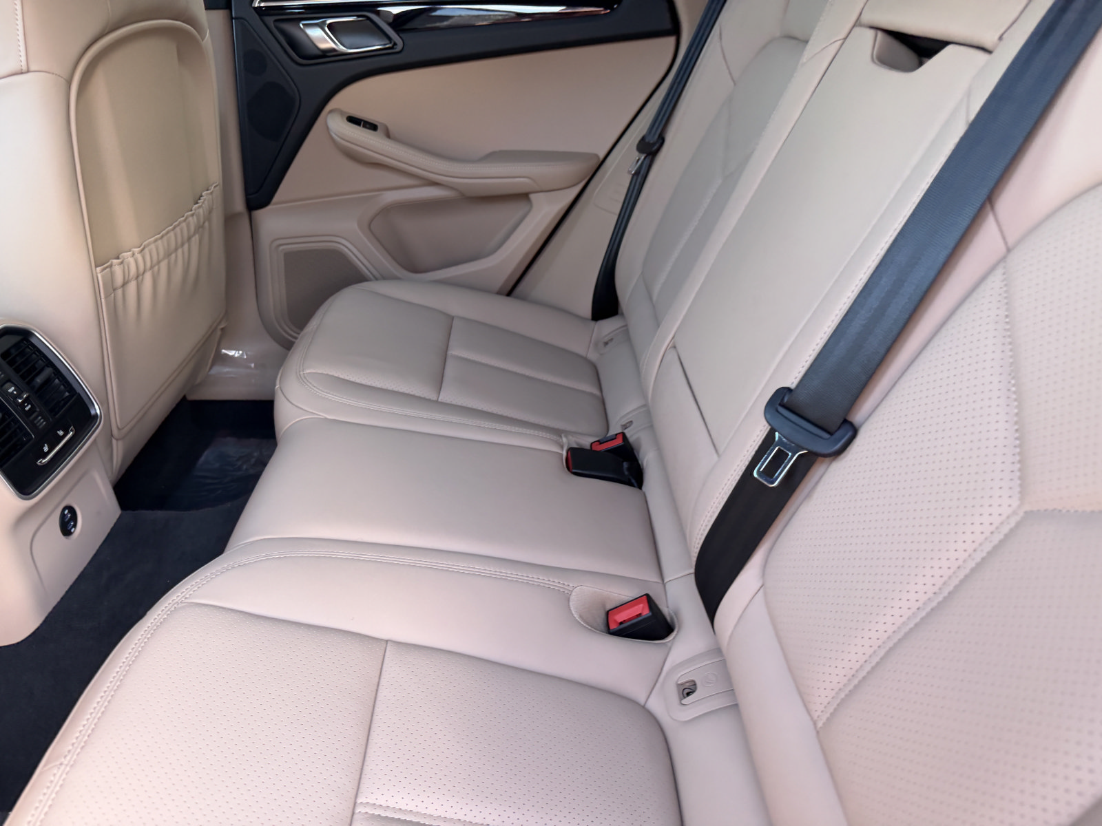 New 2026 Porsche Macan AWD/4WD image 18