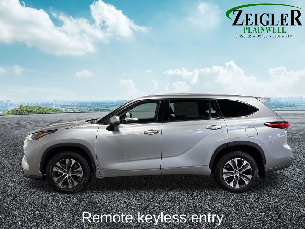 Used 2022 Toyota Highlander XLE image 3