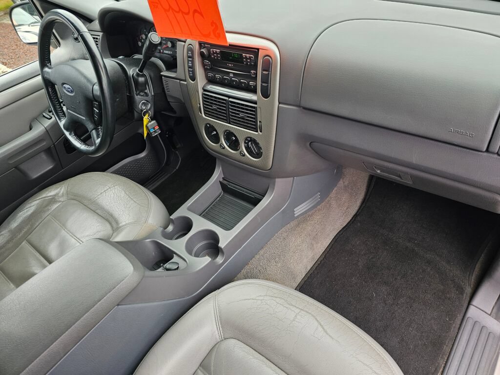 Used 2004 Ford Explorer XLT AWD/4WD image 13