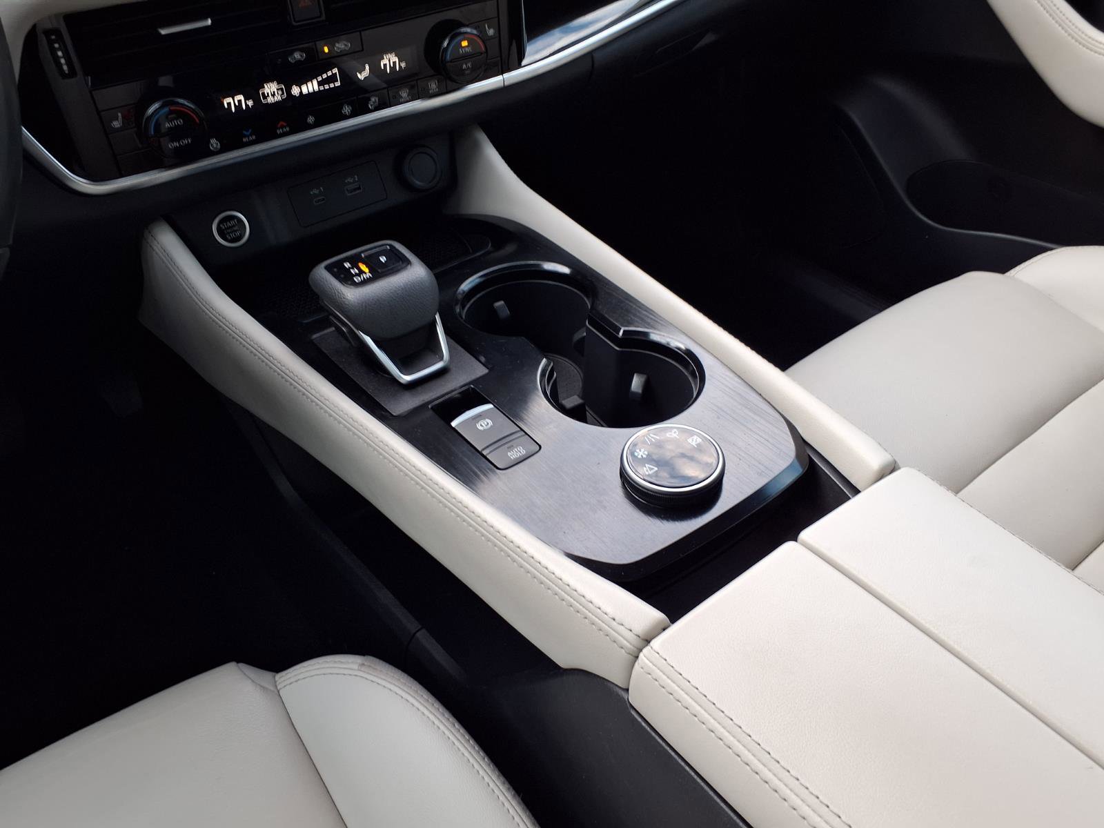 Used 2023 Nissan Rogue SL w/ SL Premium Package image 16