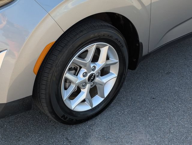 Used 2025 Kia Soul LX w/ LX Technology Package FWD image 11