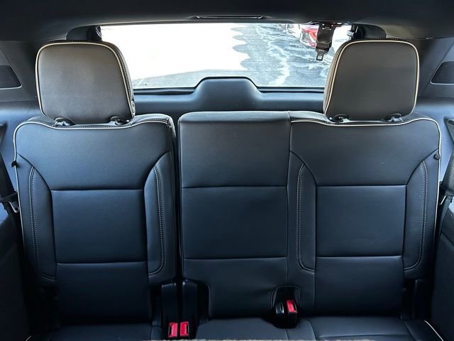 Used 2024 GMC Yukon SLT w/ SLT Luxury Package image 30