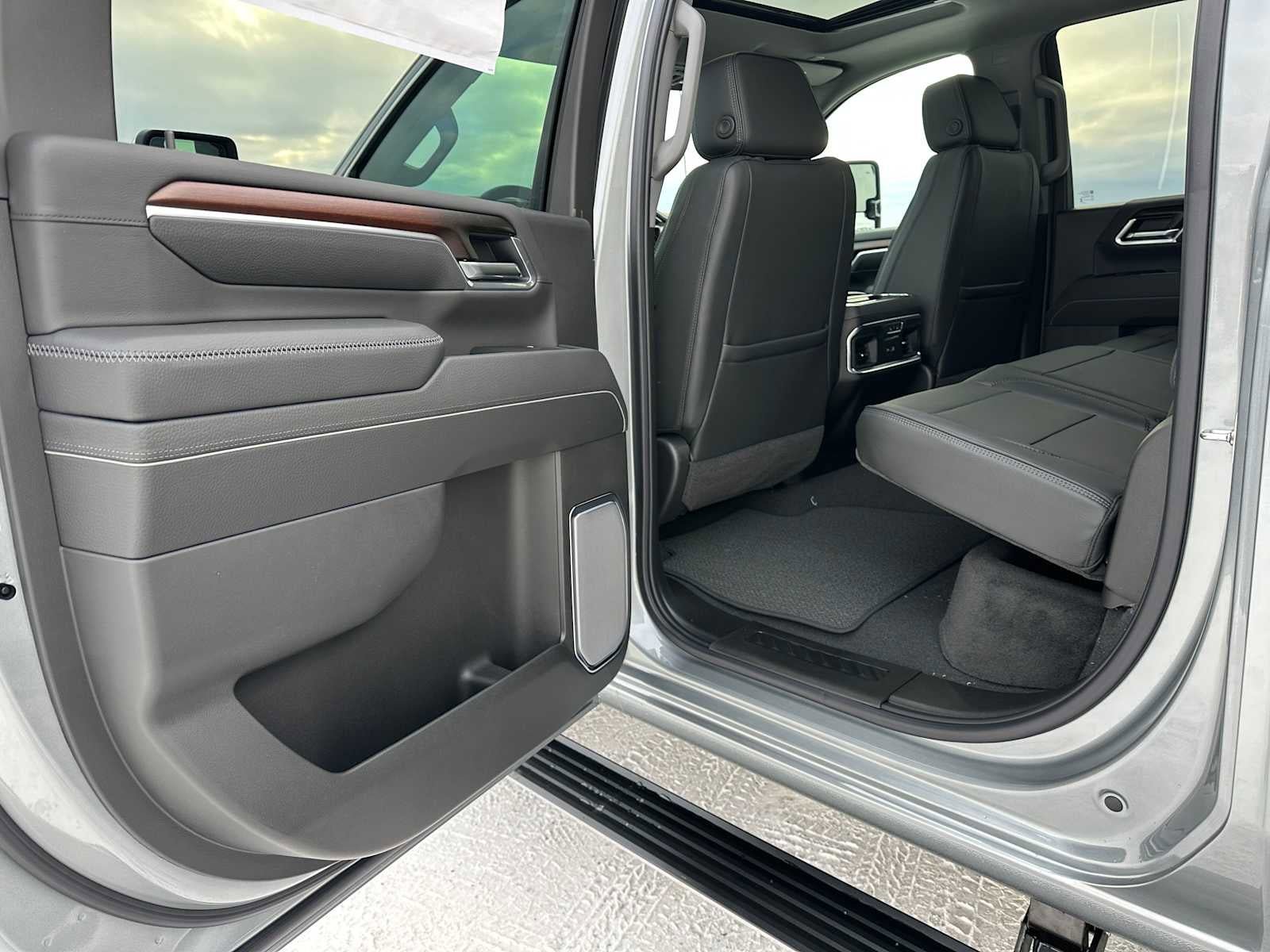 New 2026 GMC Sierra 2500 Denali w/ Denali Reserve Package image 16
