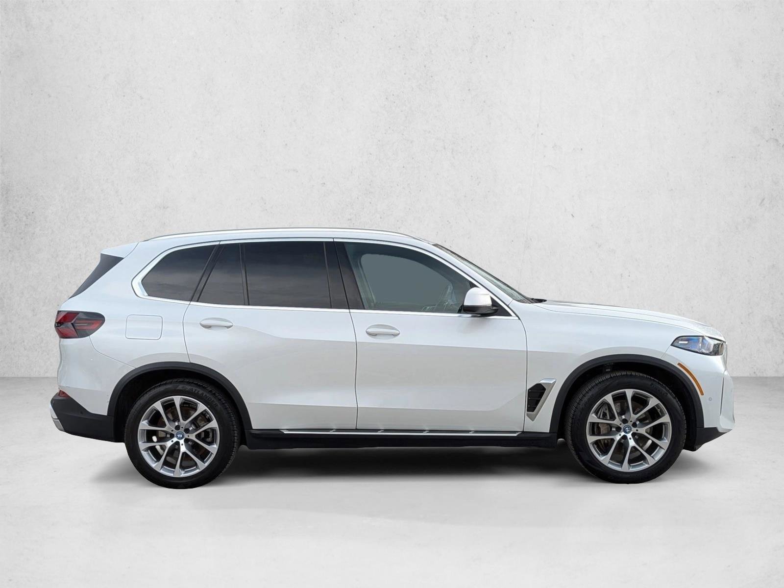 Used 2025 BMW X5 xDrive50e AWD/4WD image 4