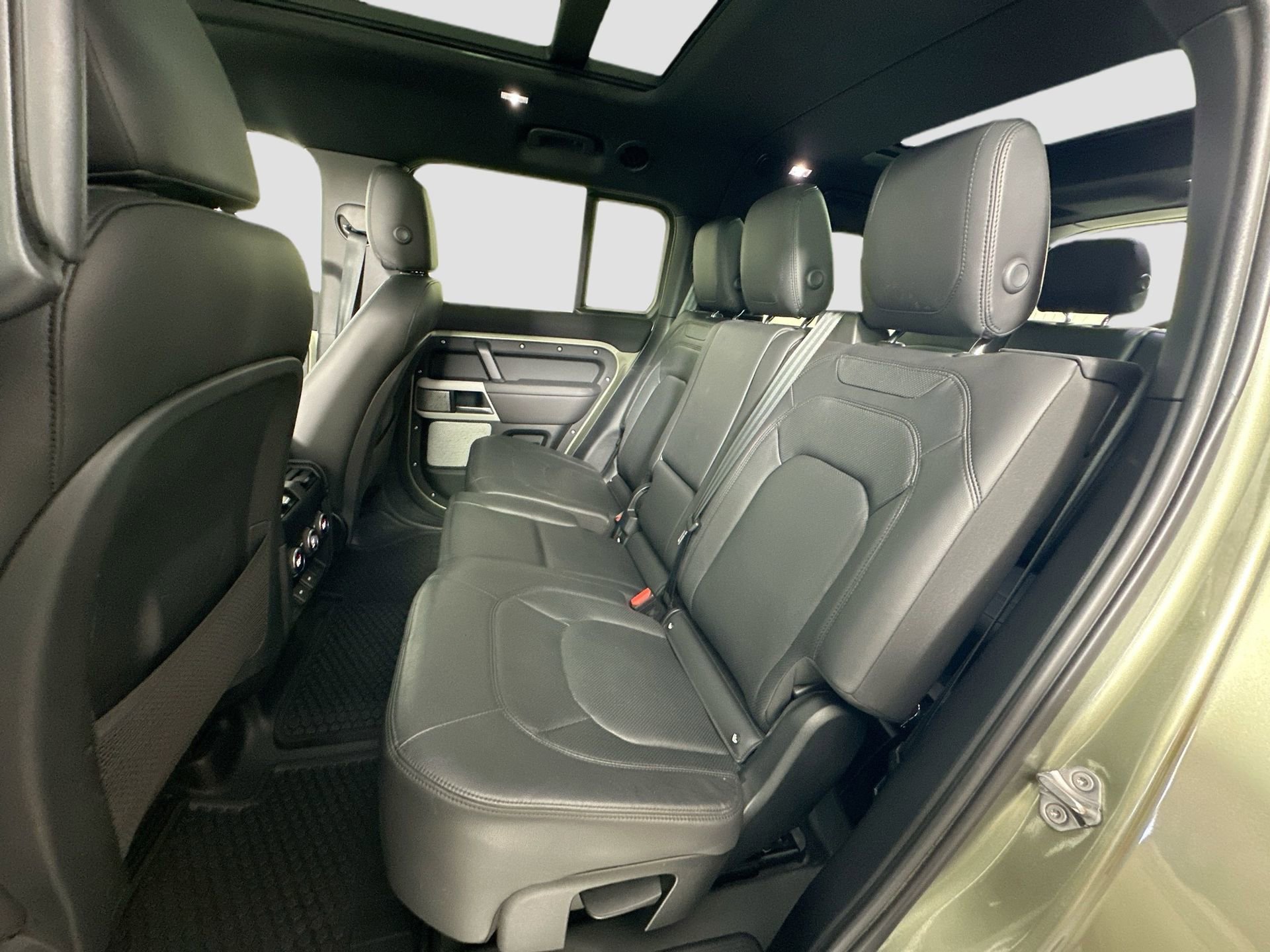 Certified 2024 Land Rover Defender 130 S image 28