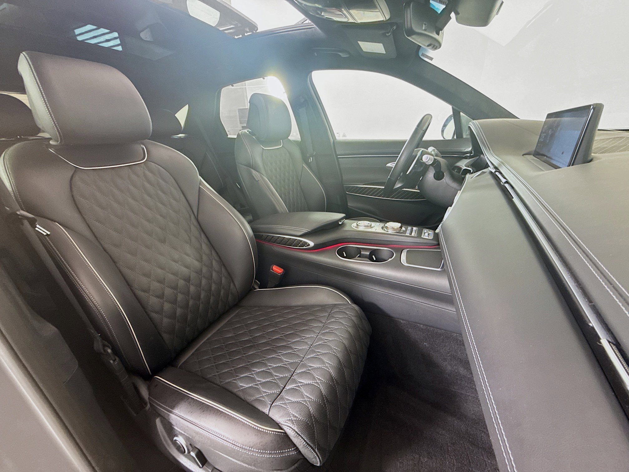 Used 2024 Genesis GV70 3.5T Sport w/ Sport Prestige Package image 28