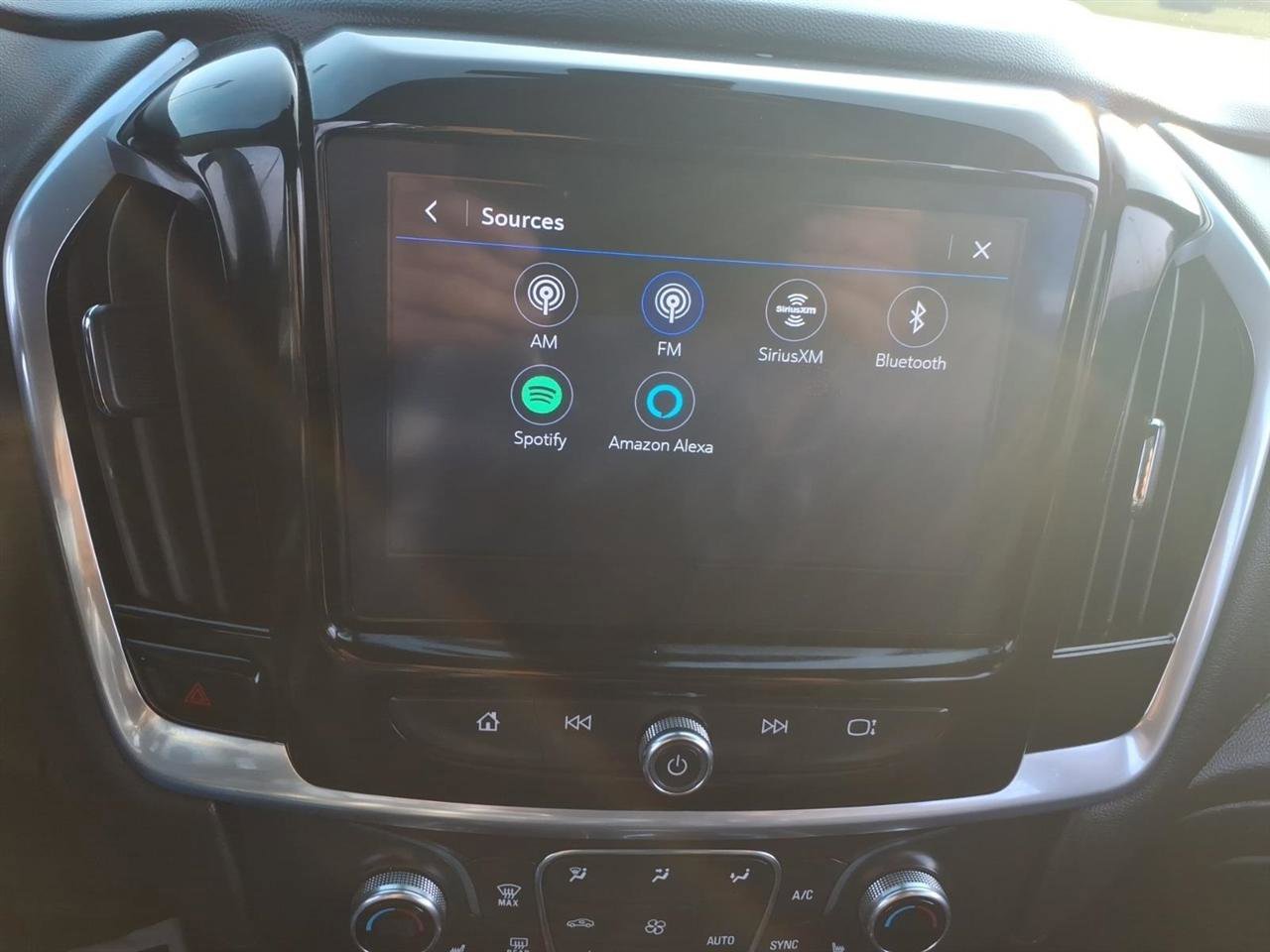 Used 2023 Chevrolet Traverse LT FWD image 18