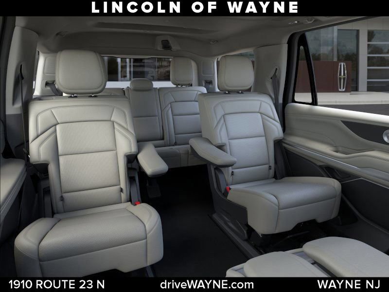 Used 2026 Lincoln Navigator Reserve AWD/4WD image 12