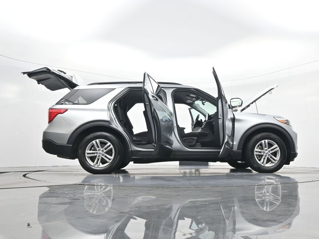 Used 2024 Ford Explorer XLT image 46