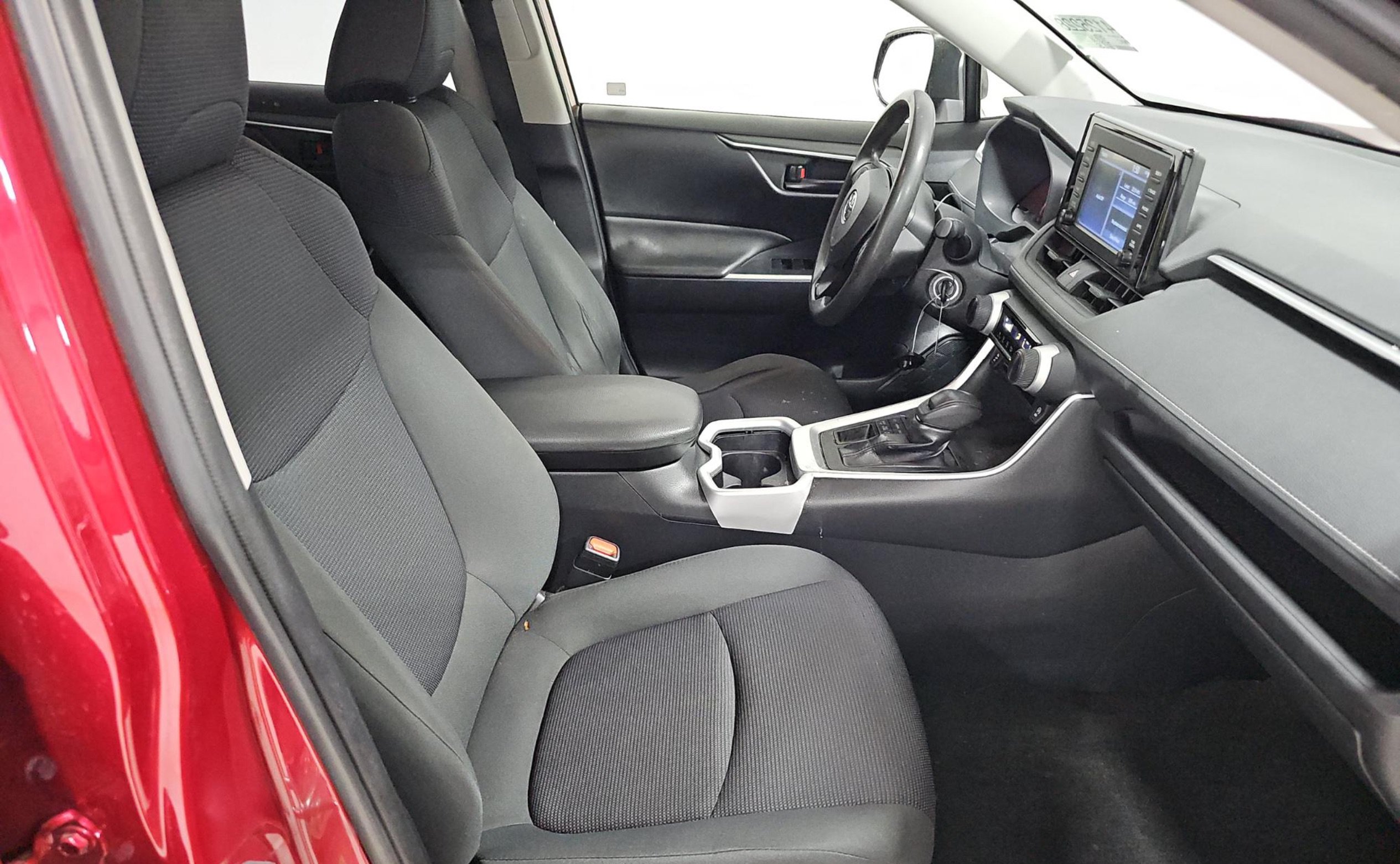 Used 2019 Toyota RAV4 LE AWD/4WD image 6