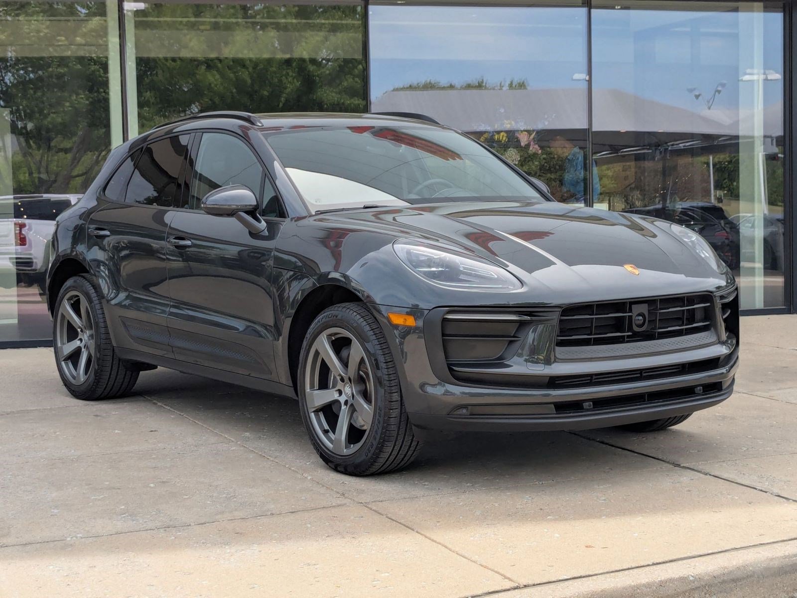 Certified 2026 Porsche Macan AWD/4WD image 7