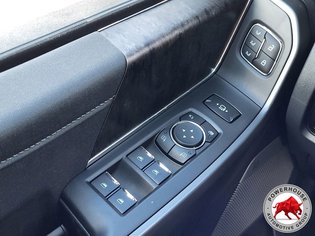 New 2026 Ford F250 Lariat w/ Black Appearance Package image 27