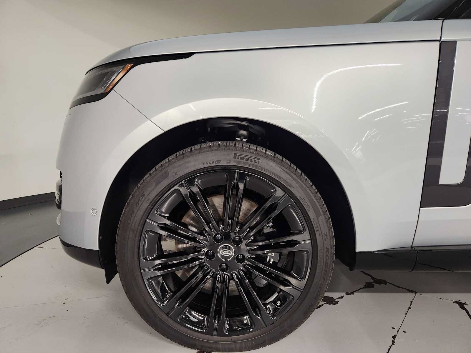 Used 2025 Land Rover Range Rover SE AWD/4WD image 11
