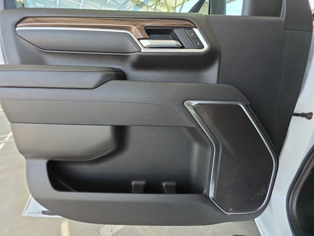 Used 2025 Chevrolet Silverado 2500 LT w/ Convenience Package image 23