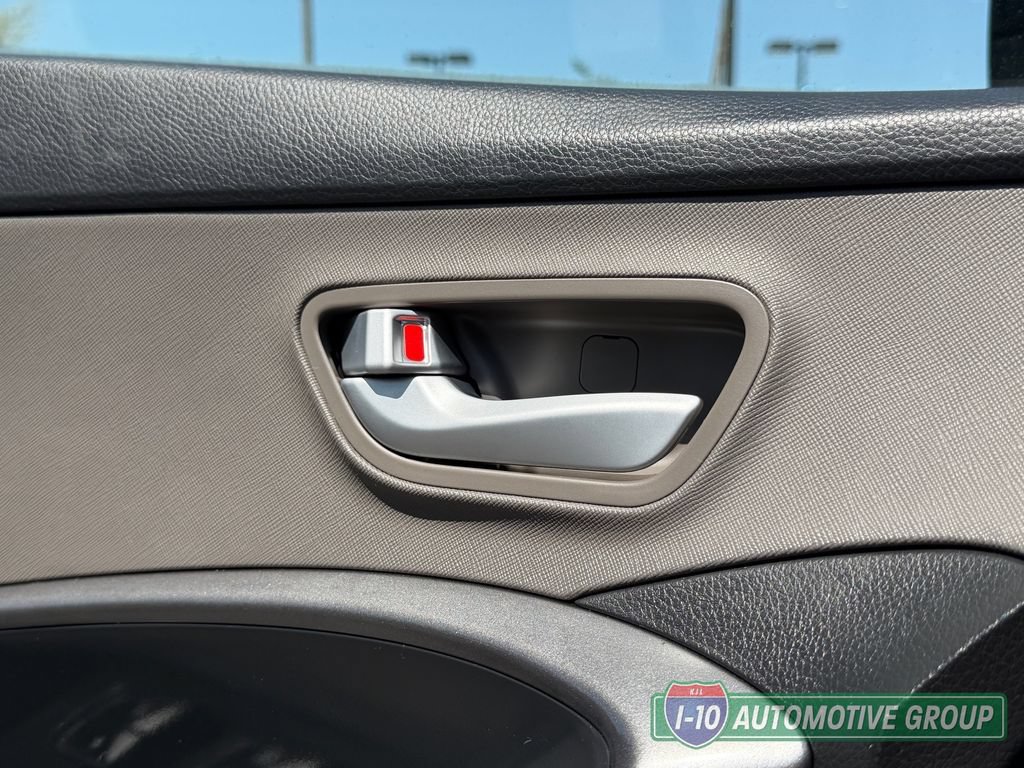 Used 2017 Hyundai Santa Fe Sport FWD image 15