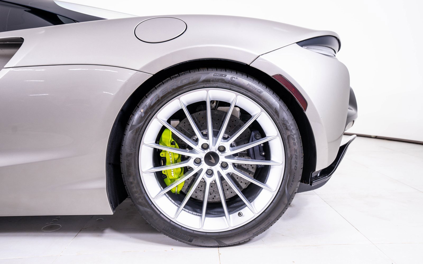 Used 2025 McLaren Artura Spider image 16