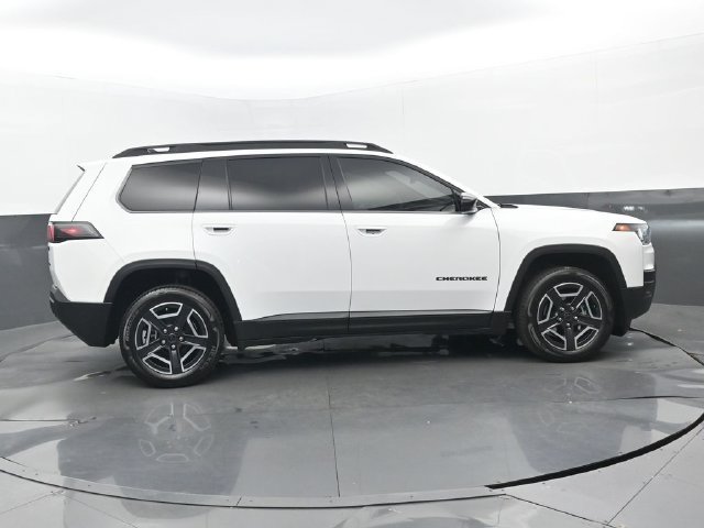 Used 2026 Jeep Cherokee Limited AWD/4WD image 2