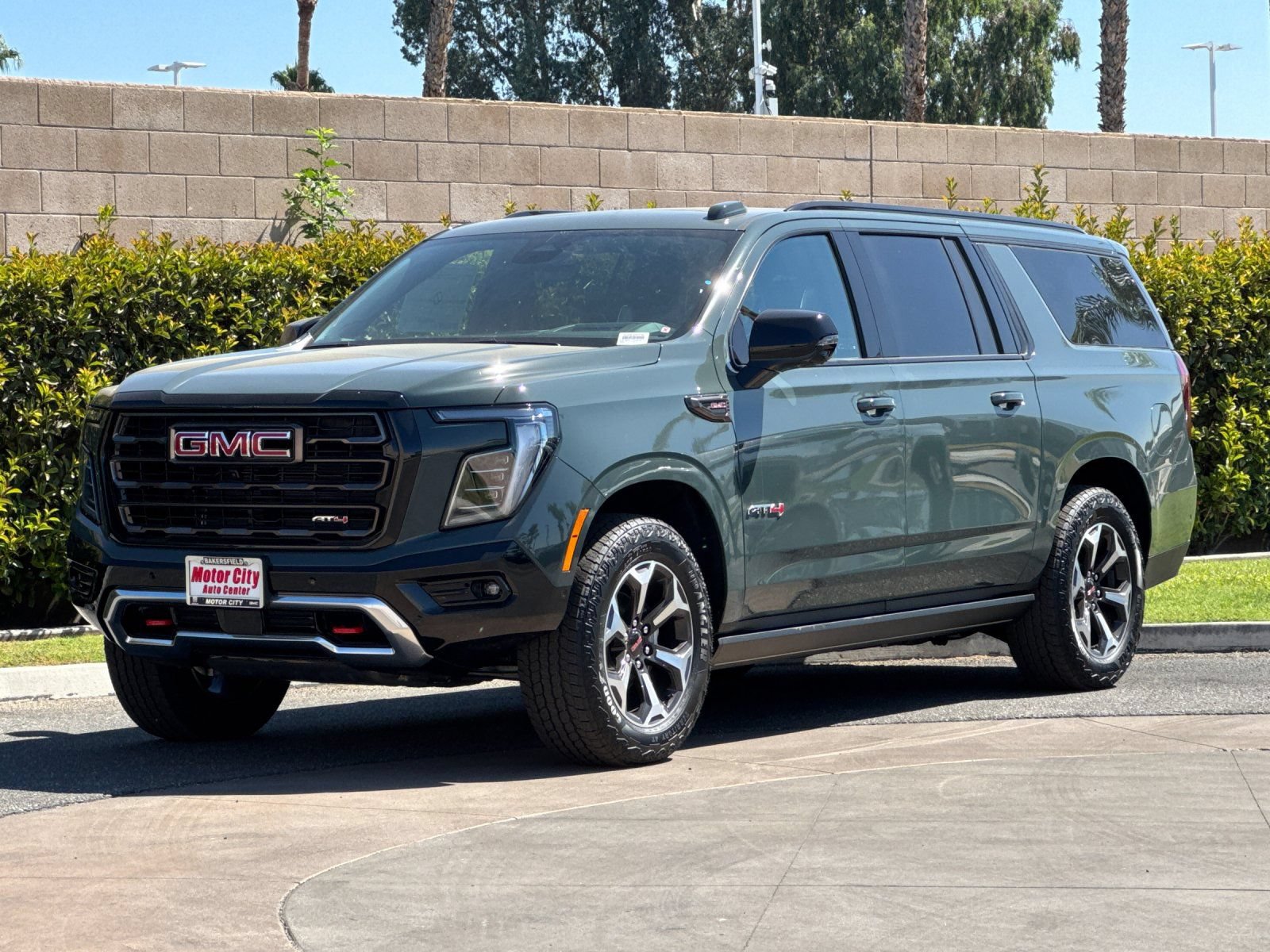 New 2026 GMC Yukon XL AT4 Ultimate AWD/4WD image 8