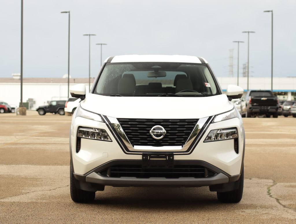 Used 2021 Nissan Rogue SV FWD image 2